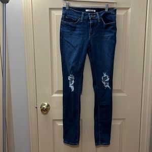 LAST CHANCE CLEARANCE! Levi’s 711 skinny medium blue wash distressed jean, sz 27